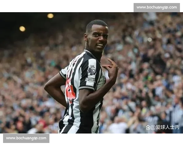 伊萨克缺席训练引连锁反应:伤病疑云与转会博弈下的纽卡困境 伊萨克缺席训练引连锁反应:伤病疑云与转会博弈下的纽卡困境